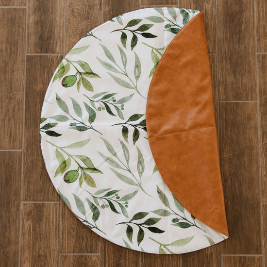 Load image into Gallery viewer, Round Cognac Reversible Playmat in Oliver
