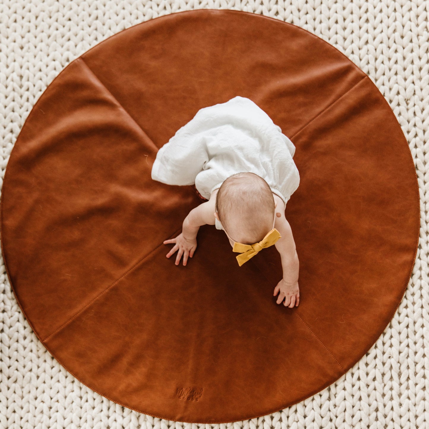Load image into Gallery viewer, Round Cognac Reversible Playmat in Oliver
